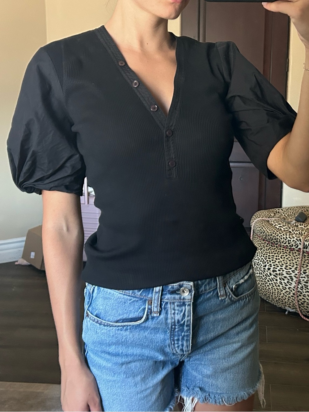 10 Crosby Derek Lam Black Ribbed V-Neck Buttoned Puff Sleeve Top